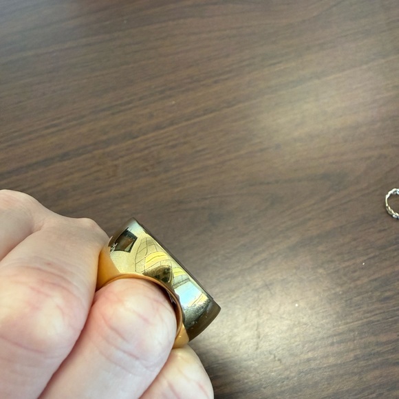 Michael Kors Gold and Tortoiseshell Statement Ring - Picture 4 of 6